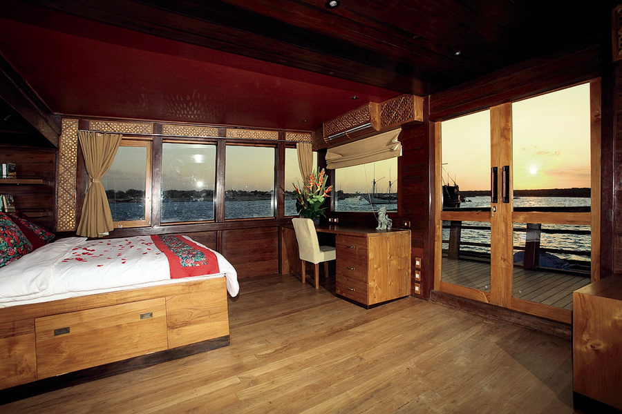 The cabins on El Aleph are decorated in a traditional style, but equipped with all modern comforts.