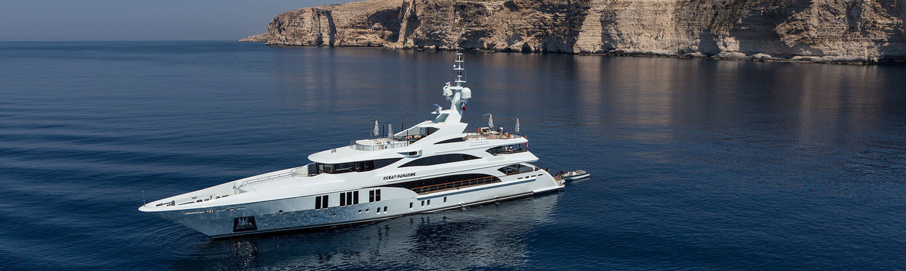 Large, luxurious yachts that turn heads wherever they go. These boats are the real elite of the yachting world. 