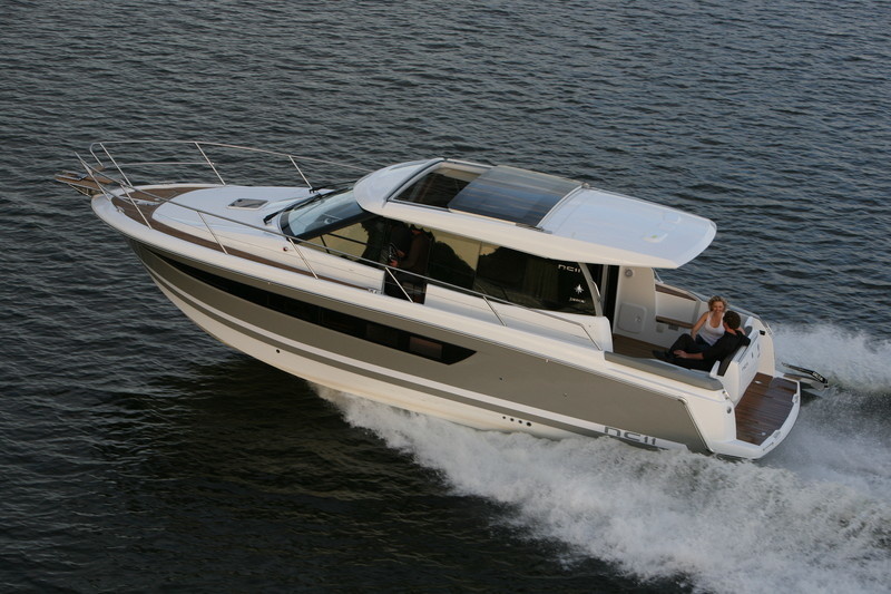 Jeanneau NC 11 is the winner of sports boats up to 40 feet long.