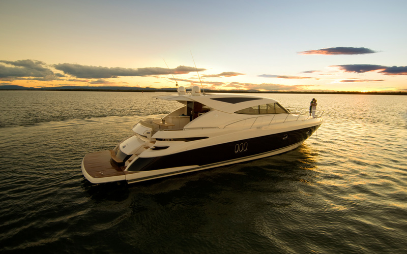 Riviera 5800 Sport Yacht
