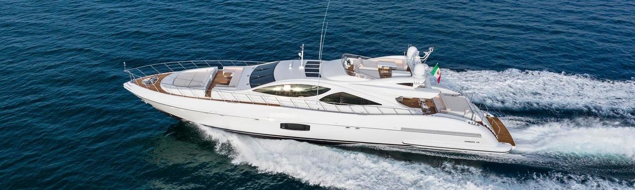 The flybridge's shorter, sportier cousin. High performance, planing hulled sports yachts with captivating looks. 
