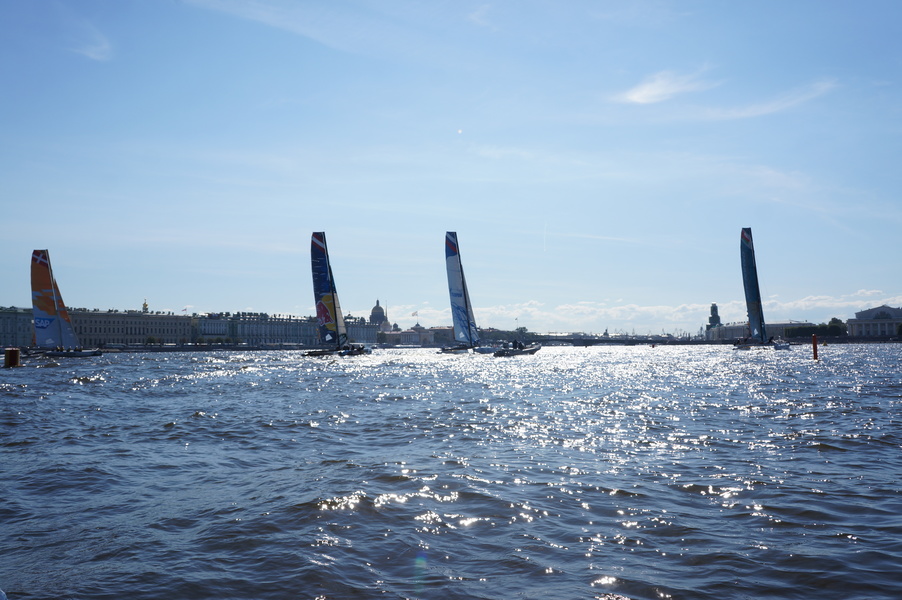 With the weather, the spectators and the yachtsmen were lucky. On the first day, we managed to have 7 races.