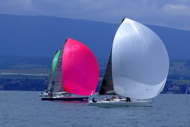 Spinnaker: beautiful, but not so easy!