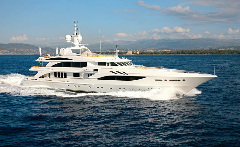 Platinum from Benetti is notable for its distinctive design and royal comfort on board.