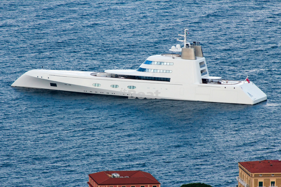 The exterior of a 116-meter yacht is like a submarine.