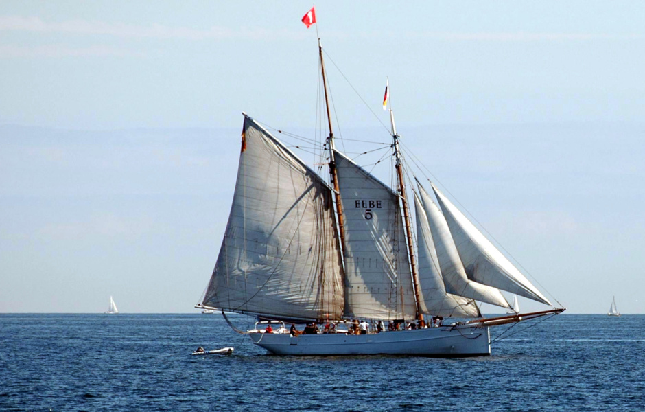 Elbe No. Five under sails. Photo: Wikipedia.