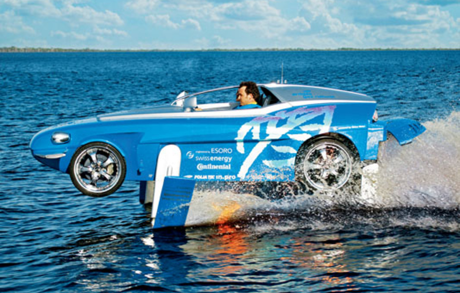 Еще одно детище Риндеркнехта, амфибия на подводных крыльях Rinspeed Splash, способен разгоняться на суше до 200 км/ч, идти по воде со скоростью 50 км/ч и на крыльях – до 80 км/ч