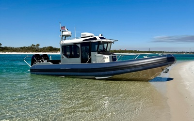 Life Proof 33 Walk-Around Cabin