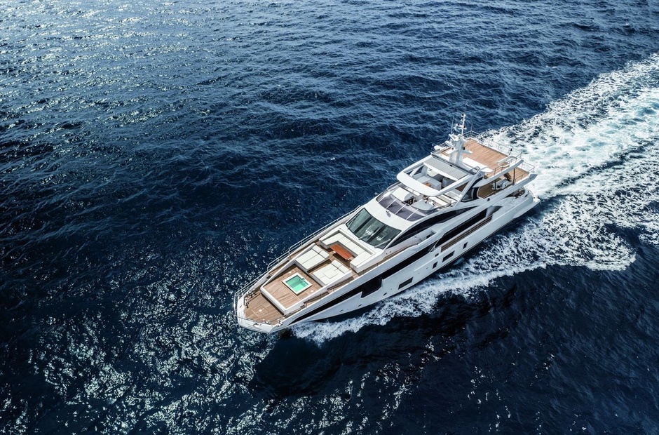 Azimut Lady Lau