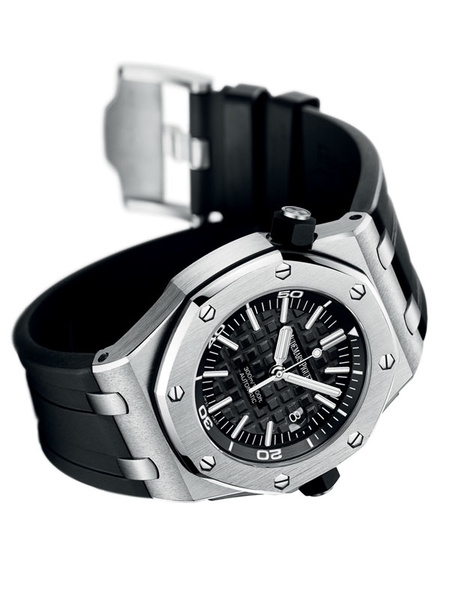 Audemars Piguet Royal Oak Offshore Diver. Антимагнитный стальной 42-мм корпус, водонепроницаемость – 300 м. Автоматический механизм с 60-часовым запасом хода.