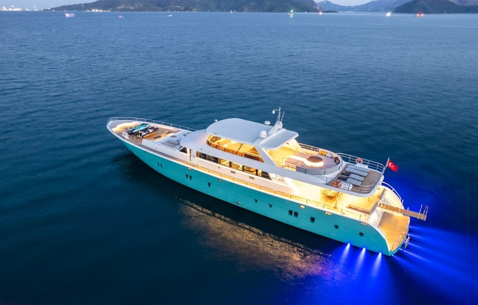 Tum Tour Yacht Deep Water