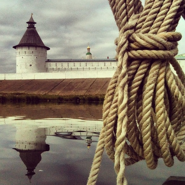 Nice to be anchored at the monastery. No tourists. Okay!