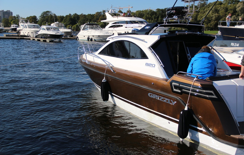 Дебютная Grizzly 820 Firestorm