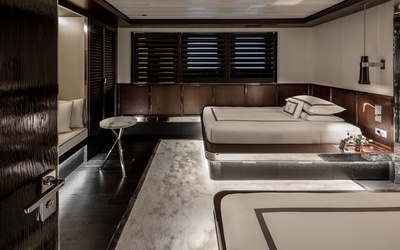 Cutwater C-302 Coupe