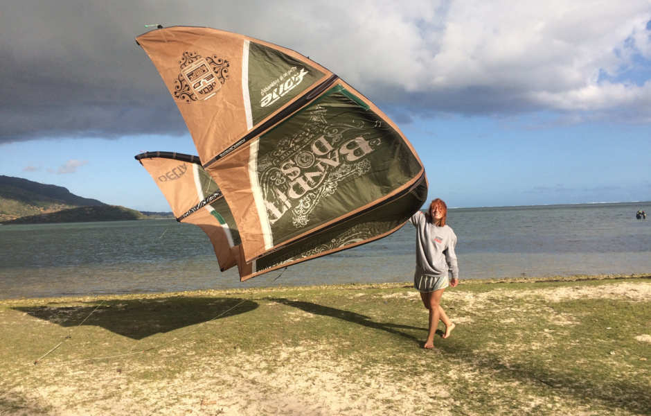 The kite itself is basically a big kite with inflatable ribs. You have to re-inflate them in front of every gurney.