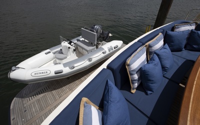 Hunt Ocean 76 Enclosed Pilothouse