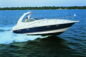 Cruisers Yachts 300 Express