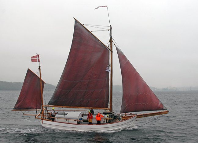 «Spray» goes out to sea again - a modern copy of Captain Slocum's boat.