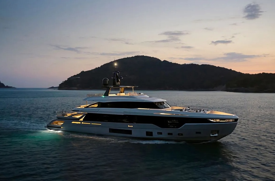 Azimut Blue Eyes