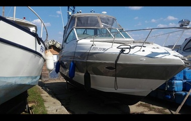 Cruisers Yachts 300 Express