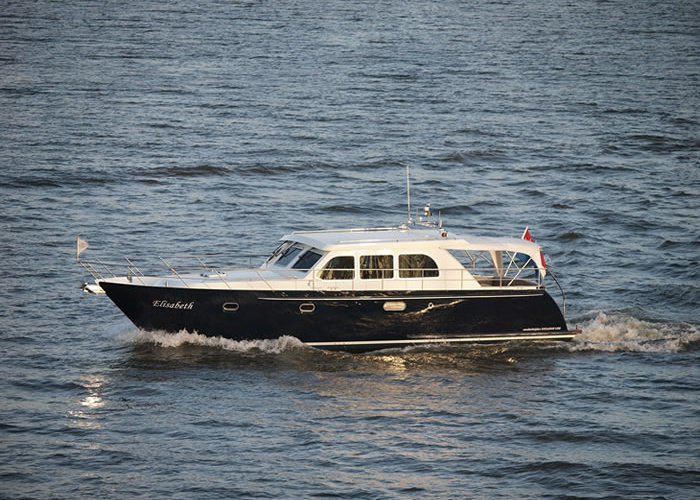 Яхта Majesty 44