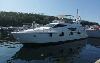 Ferretti 550