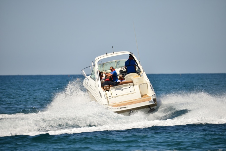 You can't see the splashes, but Sea Ray's swimming platform isn't stingy. It's wide!