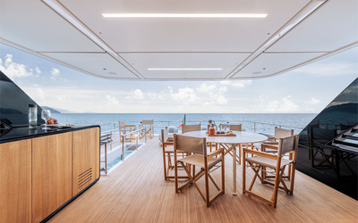 Ferretti Infynito 90