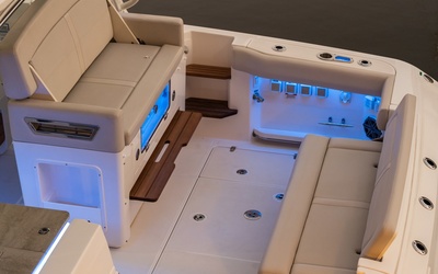 Boston Whaler 380 Realm