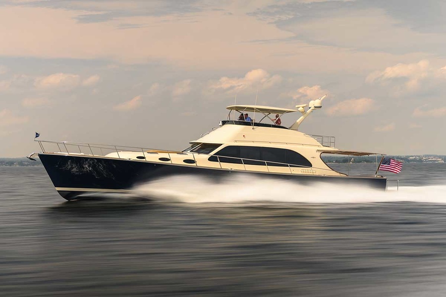 Palm Beach 70 is designed to build on the success of the PB65. As standard, the boat is equipped with two Volvo IPS 1350, allowing it to cruise 32 knots and a maximum of 38 knots.