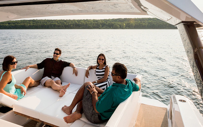 Cruisers Yachts 39 Express Coupe