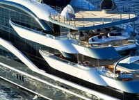 See what happens: the superstructure alone has 390 square meters of glass, not counting the doors and windows of the body. Fragile panels of 1.8x3 meters each are planted on glue, without any mechanical fasteners. So what is on both sides of the looking-glass on board Oceanco DAR? The journey begins!