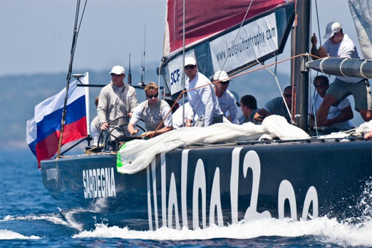 The enemy does not give up our proud Pole. On the wheel is Synergy Skipper Karol Jablonski...