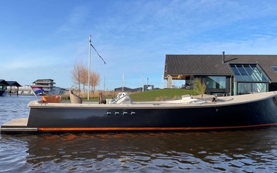 Venegy V30 Classic Cabin