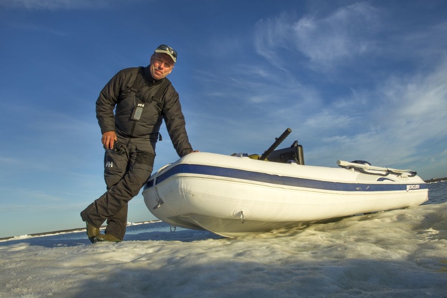 Souders began his photo hunt for polar bears aboard the 3-meter inflatable Zodiac.