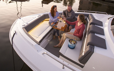 Cruisers Yachts 38 GLS I/O