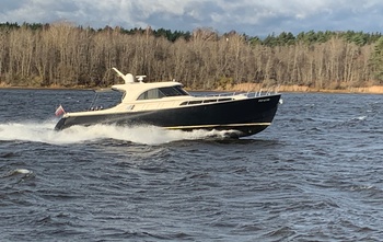 Mochi Craft Dolphin 51 (2004)