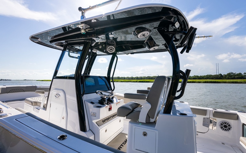 Open 282 Center Console · Features