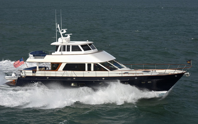 Hunt Ocean 76 Enclosed Pilothouse