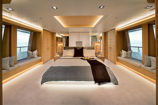 The VIP cabin occupies the full width of the hull, it has not only windows on both sides, but also a balcony.