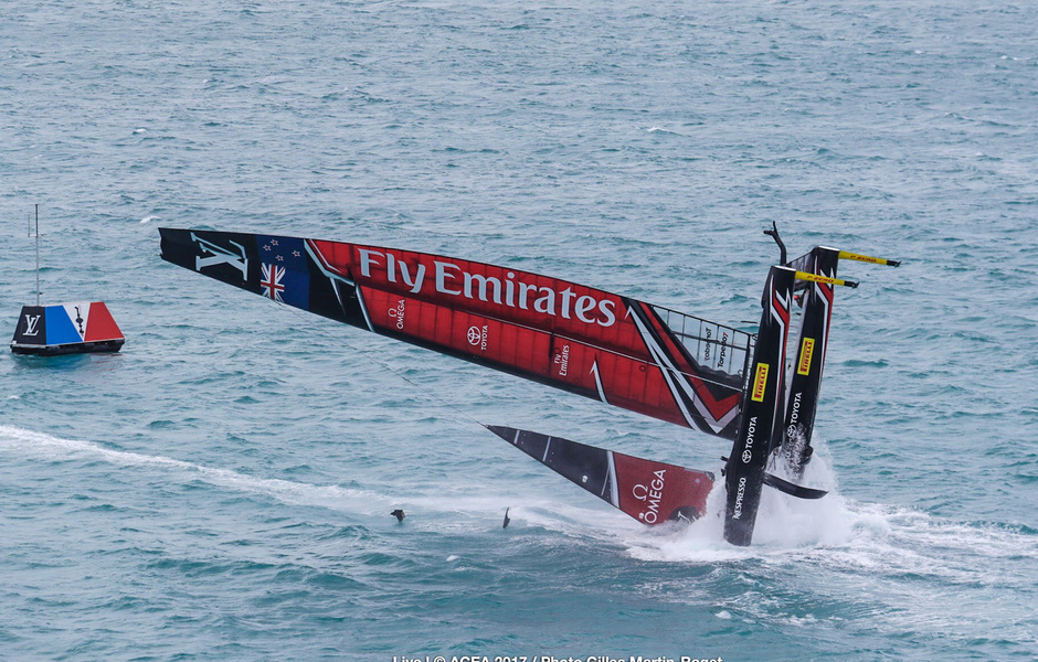 Острый момент в судьбе Team New Zealand