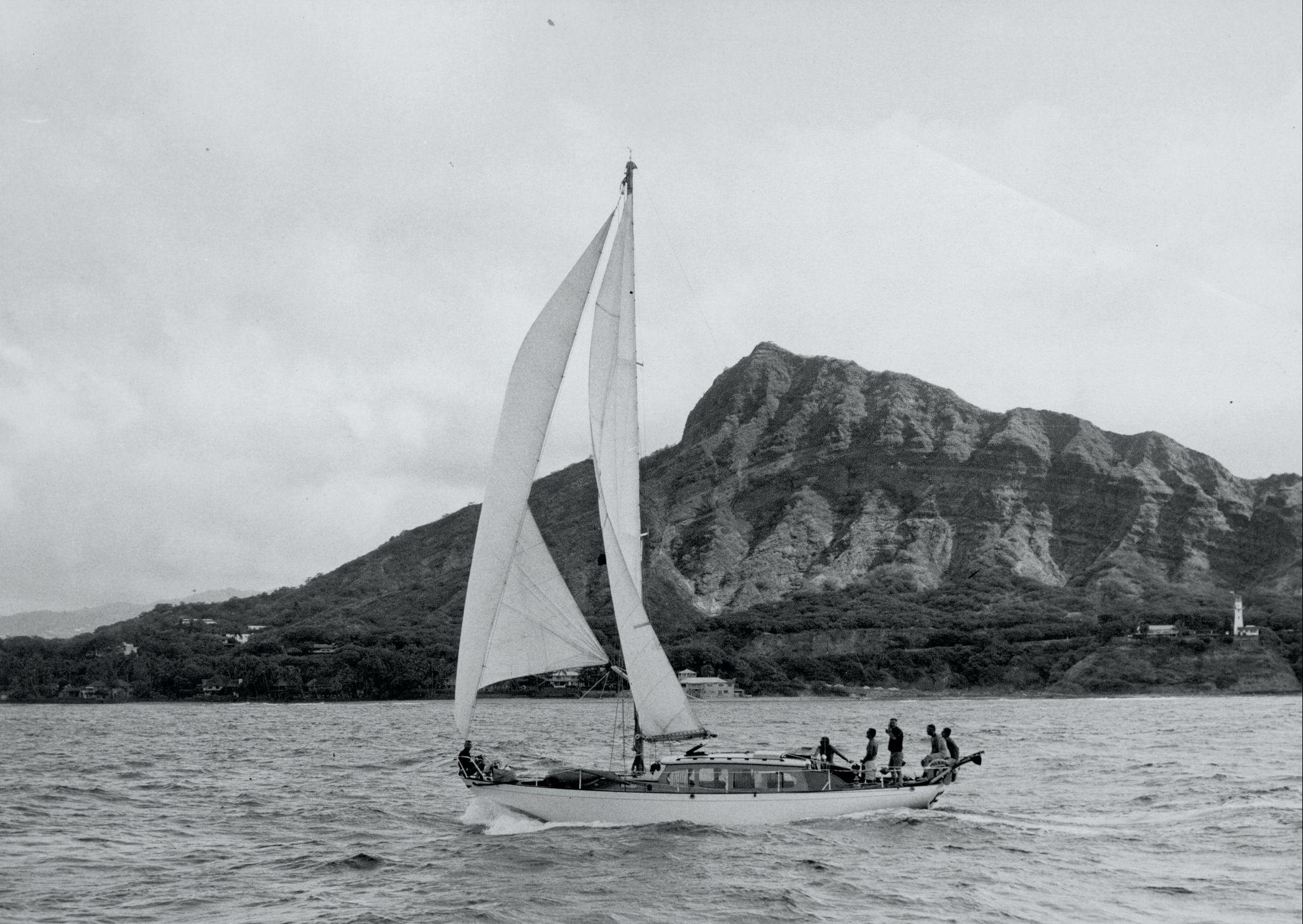 The Barn Door Trophy, awarded to the crew of the fastest monotype, was given to the Ticonderoga team led by Robert Johnson. The boat covered the route in 11 days, 16 hours, 46 minutes and 33 seconds. During the next regatta, in 1965, Ticonderoga time will improve by 2 days and 3 hours (9 days, 13 hours, 51 minutes, 2 seconds). This will be the new official Transpac record set for the first time since 1955. For another 3 hours, this time will be improved in 1969, but, however, already by the Blackfin team. 
