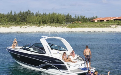 Formula 330 Crossover Bowrider