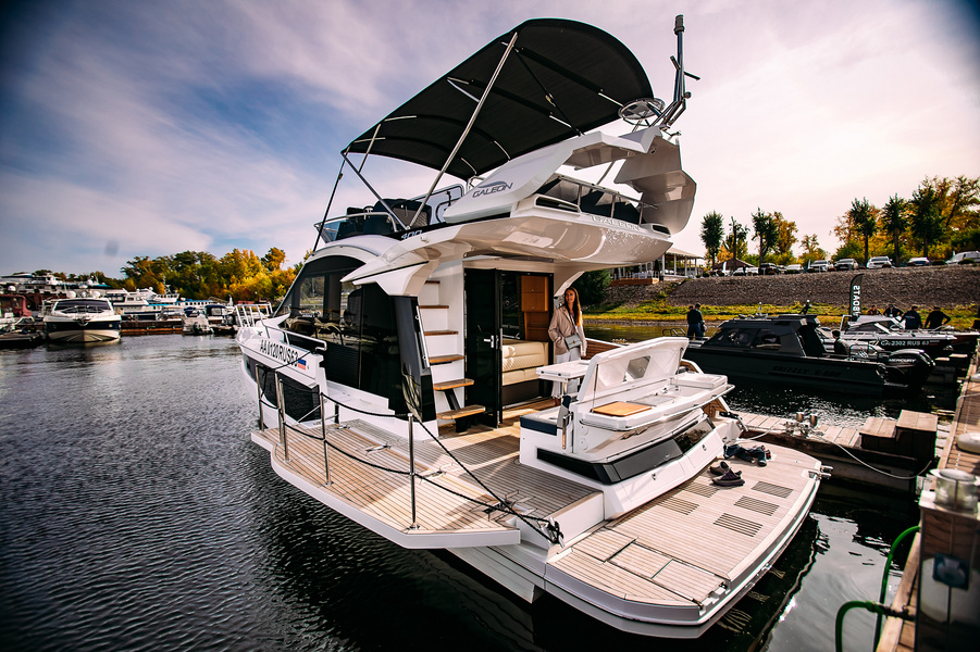 Galeon 400 Fly