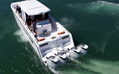 Twin Vee 400 Center Console GFX