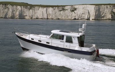 Hardy Marine 32 Commander