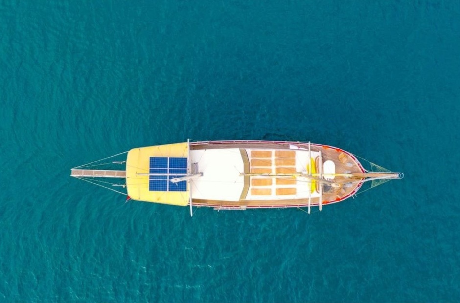 Custom Boats Azura