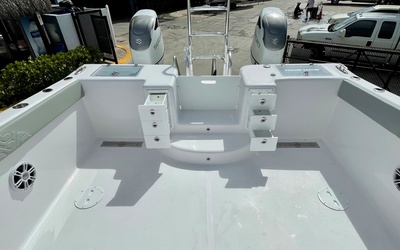 Twin Vee 340 Center Console GFX
