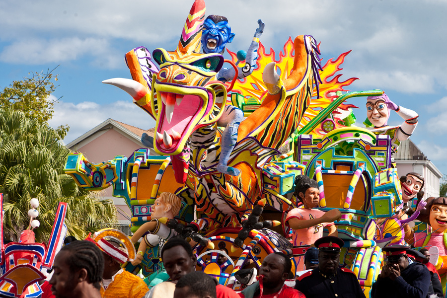 Парад Junkanoo, Нассау. Фото: Cathy T on flickr