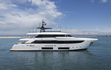 Custom Line Queen J III